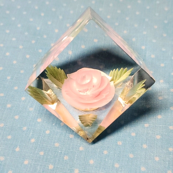 VTG Rose Paperweight Lucite Pink Flower 1½" Cube Home Offce Decor Teacher Desk - Picture 6 of 17